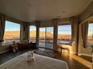 Canyon Oasis suite with Grand Mesa view - Paria