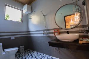 Phòng Gia đình nhìn ra Núi (Family Room with Mountain View)