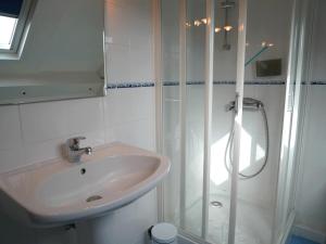 Maisons de vacances Maison Sarzeau, 4 pieces, 8 personnes - FR-1-639-27 : photos des chambres