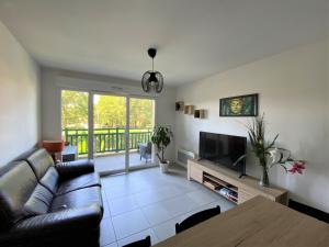 Bel Appartement Rénové, Terrasse, Parking Privé - FR-1-239-826