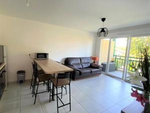 Bel Appartement Rénové, Terrasse, Parking Privé - FR-1-239-826