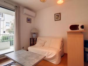 F2 Cabine, Terrasse, Parking, Proximité Plage - FR-1-715-81