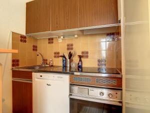 F2 Cabine, Terrasse, Parking, Proximité Plage - FR-1-715-81