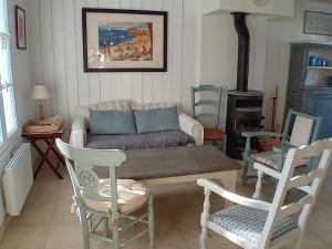 Maisons de vacances Maison au calme, proche plage et commerces, 6 pers, jardin, cheminee, 3 chambres, classee 3* - FR-1-418-234 : photos des chambres