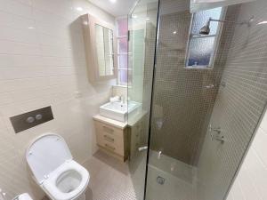 East Melbourne unit with courtyard