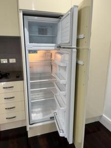 East Melbourne unit with courtyard