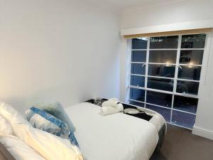 East Melbourne unit with courtyard