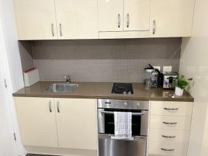 East Melbourne unit with courtyard