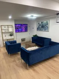 Modern 2Bedroom suite in SW Edmonton close to Edmonton International Airport - Devon