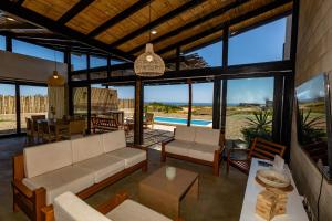 Casa Macondo - Casa de playa en Vichayito by WiroHouse