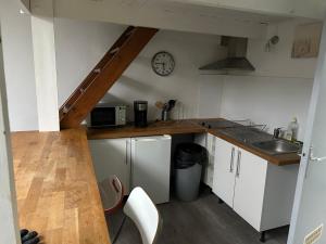 Appartements studio meuble 3 piliers droite : photos des chambres
