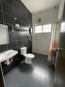 Eyu Sweet Home in Sitiawan 10-13 pax free wifi