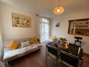 Séjour cosy près de Paris T3 cuisine ouverte et bar