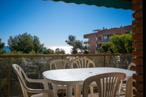 AT177 Pins, dúplex en 1ra línea, con piscina, airco