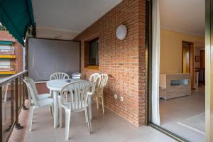 AT177 Pins, dúplex en 1ra línea, con piscina, airco