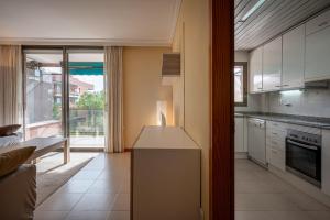 AT177 Pins, dúplex en 1ra línea, con piscina, airco