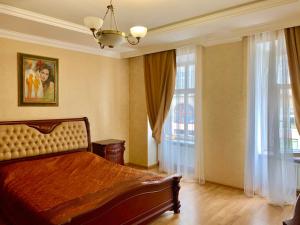 History на проспекті свободи 49