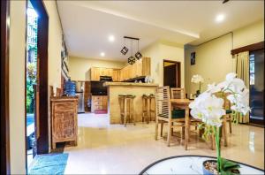 Ubud Legacy Villa - Classic House, Modern Standards