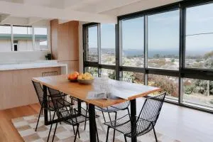 Modern Home overlooking River - Warrane