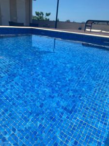 Linda cobertura duplex com piscina e churrasqueira na Ilha da Gigóia