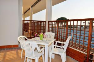 Beautiful residence flat with terrace - Beahost - 4hvězdičkové hotely ve městě Bibione