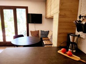 Appartements Les Marmottes : Jardin, proche centre, cheminee ! : photos des chambres