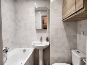 Appartements Les Marmottes : Jardin, proche centre, cheminee ! : photos des chambres