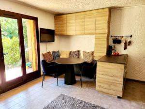 Appartements Les Marmottes : Jardin, proche centre, cheminee ! : Appartement 1 Chambre