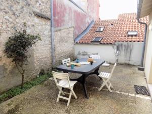 Villas Saint Palais sur Mer - MAISON MITOYENNE - cour privee - CENTRE VILLE : photos des chambres