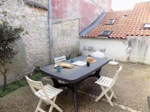 Villas Saint Palais sur Mer - MAISON MITOYENNE - cour privee - CENTRE VILLE : photos des chambres