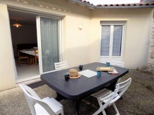 Villas Saint Palais sur Mer - MAISON MITOYENNE - cour privee - CENTRE VILLE : photos des chambres