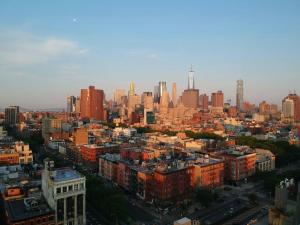 2 Bedroom Apt with 3 Beds - Friends & Family