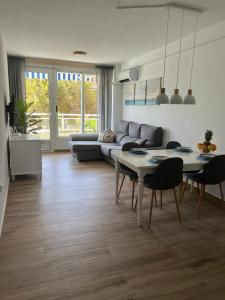 Apartamento Serenity by the Sea II, Altos de Campoamor, 2 bedrooms, balcony , terrace , tennis court and beautiful swimming pool