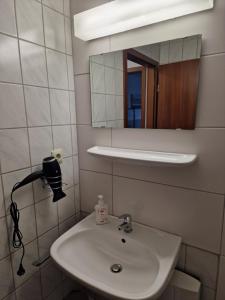 HANDWERKER Living Studio LAURA