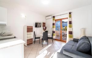 Pet Friendly Apartment In Biograd Na Moru With Kitchen
