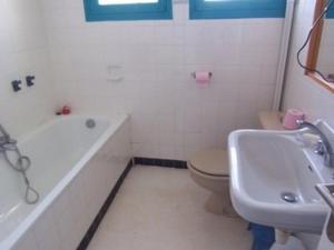 Maison Spacieuse à Carnac - 4 Chambres, Terrasse et Jardin, Proche Plage et Commerces - FR-1-377-45