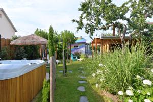 Maisons de vacances Gite, Jacuzzi/Sauna a Colmar : photos des chambres