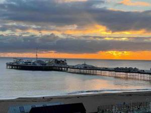 Seaview Regency Apartment With Private Parking