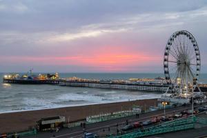 Seaview Regency Apartment With Private Parking