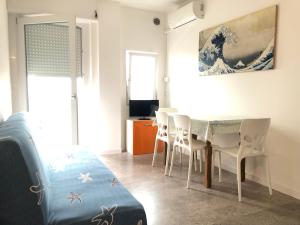 Giulios Apartment - Beachfront