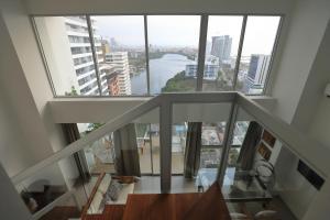 Duplex de Lujo nuevo con vista increible al centro y la playa