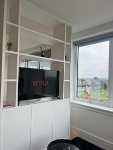 London Heathrow Airport Apartment Voyager House Terminal 12345 - EV electric and Parking available