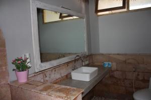 Phòng Deluxe Giường Đôi Nhìn Ra Vườn (Deluxe Double Room with Garden View)