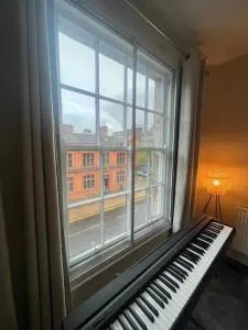 Rugby Haven: 2BR/1BA Apt near Principality Stadium - 考布里奇