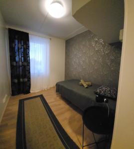 Kompakti kolmio saunalla, Kalajoen keskustassa