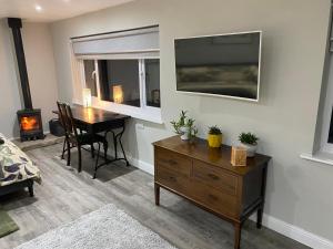 SPALDING - Self Contained Studio Double - An extra single bed can be provided