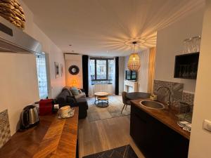 "Le petit bonlieu" au centre ville et à 300 m du lac