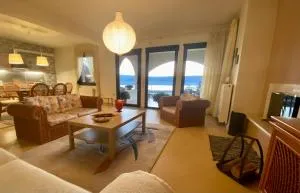 Σπίτι με Θέα στην Αμφιθέα (House with View in Amfithea)