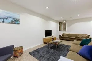 Modern Town house in Barnes, West London - London