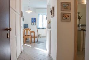 Blue Marine - Trilocale con Smart Tv, WiFi Gratuito, Aria Condizionata, ideale per Famiglie